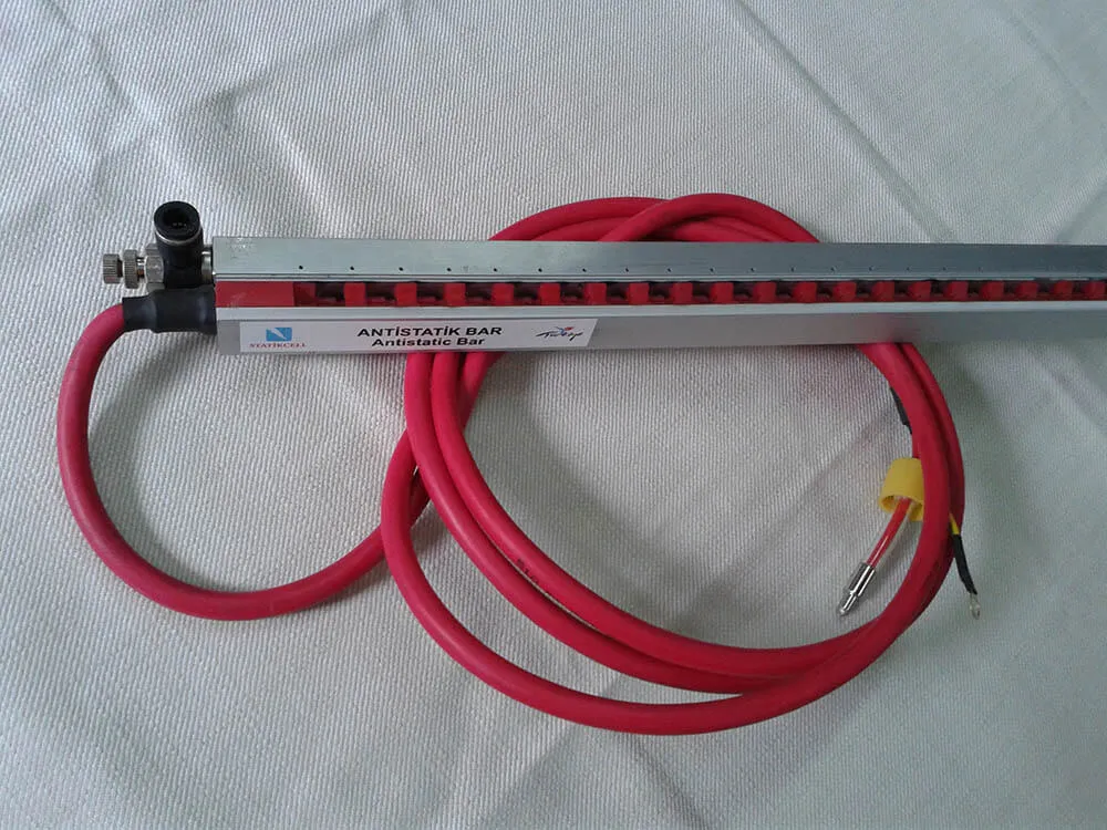 Statikcell antistatic bar with a red high-voltage cable and an air connection fitting
