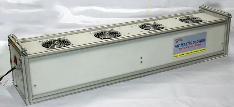 Long ionizing blower with an aluminum profile frame and four fans on the top